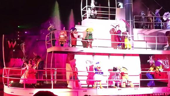 YouTube: 'Tontín' cae sobre 'Tribilín' durante desfile en Disney World [VIDEO] 