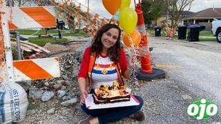 Mujer organiza fiesta para celebrar aniversario de las obras paralizadas en su calle | FOTOS