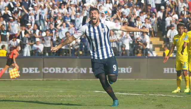 El otro gran cambio en las camisetas llegó en 2017 con las mangas blancas. (Foto: Archivo GEC)