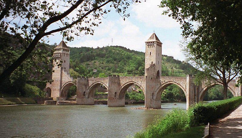 Francia: detienen a peruana por ser sospechosa de haber arrojado a su bebé a río