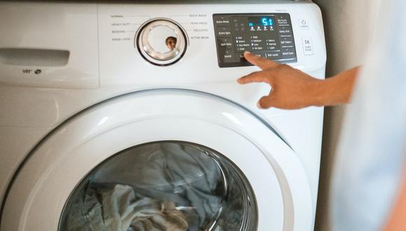 Trucos caseros para limpiar la goma de la lavadora y quitar las manchas de moho. (Foto: Pexels)