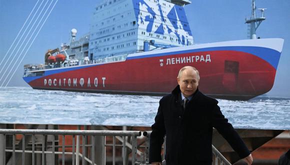 El autócrata ruso Vladímir Putin autorizó la construcción de un nuevo rompehielos atómico Leningrad.