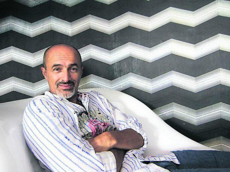 ¡Idénticos! Carlos Alcántara se lució con su hijo en alfombra roja de "Mamma Mía!" [FOTOS]