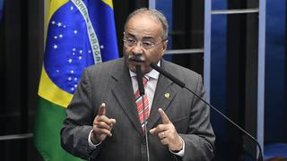 Senador en Brasil esconde dinero “entre sus nalgas” durante operativo 