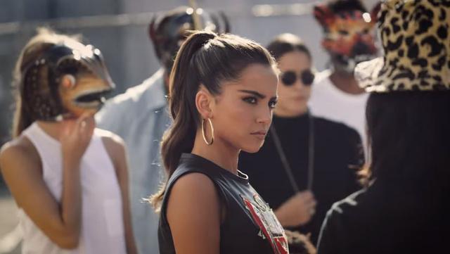 Isabela Moner compartió el detrás de cámaras del video de su tema "Papi". (Imagen: YouTube)