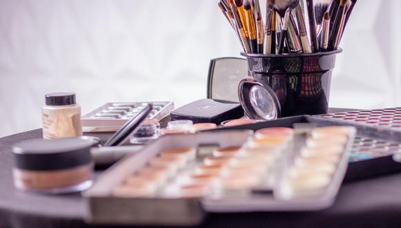 Antonio Serrano, formador y maquillador de Shiseido, aconseja que “a partir de los 30 es interesante utilizar fondos de maquillaje fluidos, ligeros, muy hidratantes y con un acabado semi-mate”. (Foto: Anderson Guerra / Pexels
