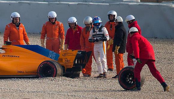 ​Una tuerca saca de la pista al McLaren de Fernando Alonso