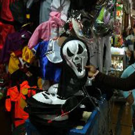 Inspeccionan estado sanitario de los productos para Halloween 