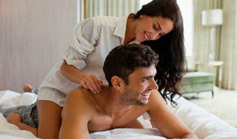 ¿Eres muy alto? 4 poses para que tu chica quede encantada