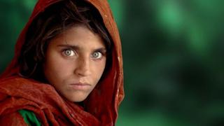 “Niña afgana” portada de “National Geographic” comienza nueva vida en Italia lejos de los talibanes