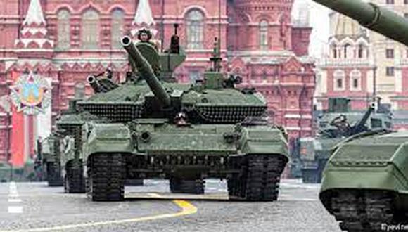 El poderoso tanque ruso T-90M en pleno desfile.
