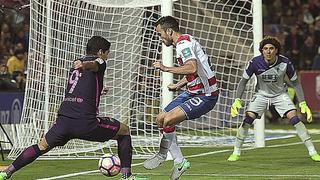 Barcelona guiado por Luis Suárez gana en Granada y persigue a Real Madrid 