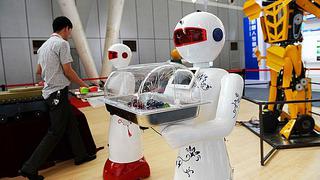 China: robots cuidan a personas, desde niños hasta ancianos