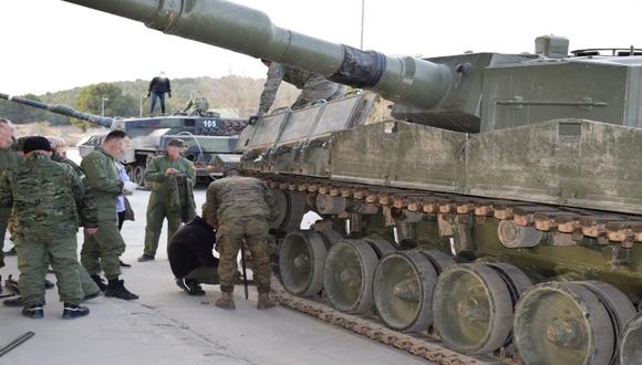 Los Leopard 2 A4 bajo inspección.