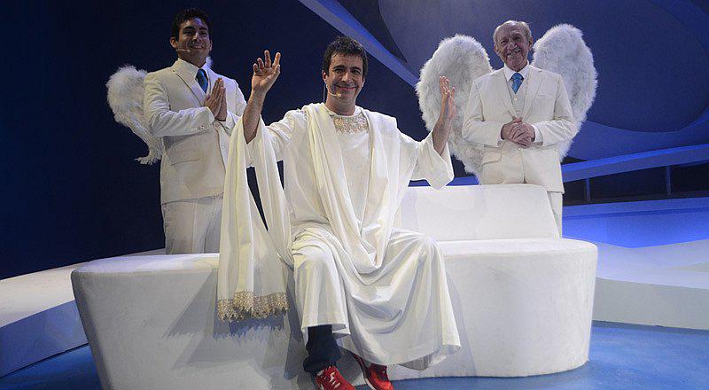 ​Carlos Carlín se convierte en Dios y se mofa en obra de la farándula [VIDEO] 