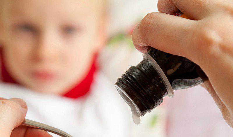 ¿Cuál es el riesgo de los medicamentos contra los resfriados para niños?