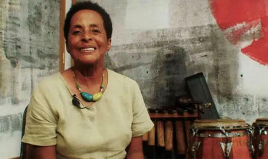 Ministra Baca cuestiona uso de faldas cortas en la danza puneña 