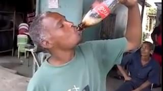 Hombre se toma un litro de Coca Cola de un solo sorbo [VIDEO]