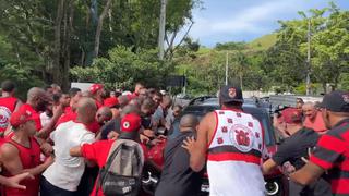 Barristas de Flamengo atacaron los vehículos de los jugadores al exigir mejores resultados
