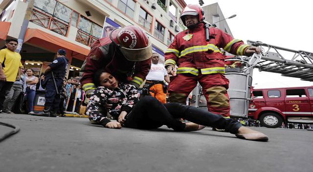 Mesa Redonda: Evacuación aérea en simulacro de sismo [FOTOS] 
