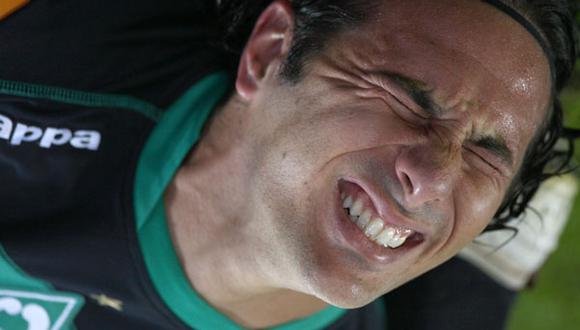 Claudio Pizarro vuelve a lesionarse y es duda en el Bremen