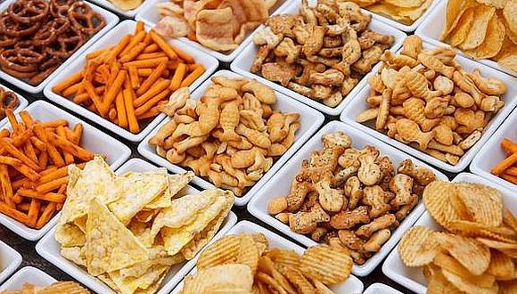 Prohibirán venta de chizitos, snacks y otros alimentos procesados en colegios