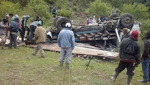 Cusco: Diez muertos deja caída de camioneta rural a abismo 