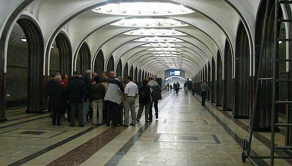 Reparten agua en el metro de Moscú debido a las altísimas temperaturas