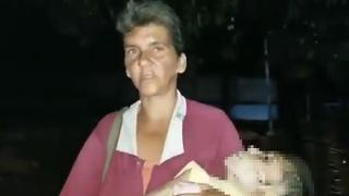 Madre venezolana carga a su hija muerta de 10 kg a la morgue en medio del apagón