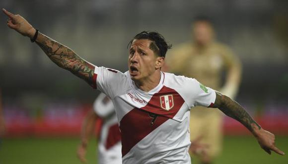 Gianluca Lapadula tiene seis goles en veinte partidos de la selección peruana. (Foto: AFP)