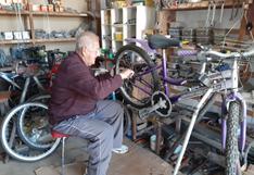Ex campeón de ciclismo repara bicicletas a sus 84 años: “Son mi vida” | FOTOS