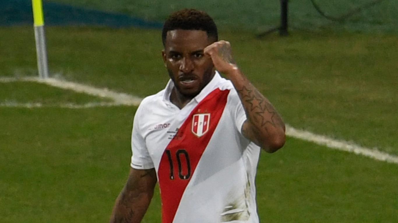 Jefferson Farfán se mantiene activo en su cuenta de Instagram desde Rusia. (Foto: AFP)