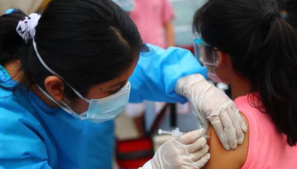 Actualmente, las personas mayores de 12 años pueden acceder a la vacuna contra el coronavirus a nivel nacional. Foto: GEC