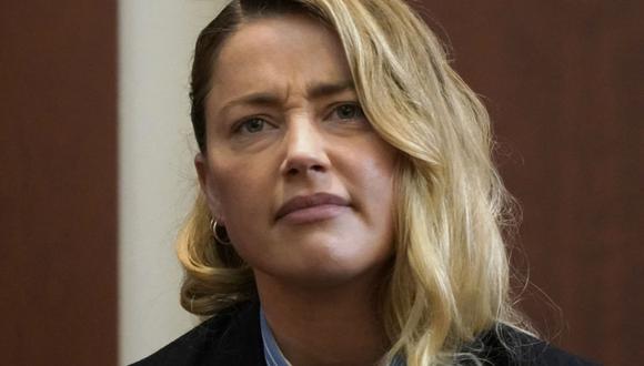 Amber Heard testifica sobre la primera vez que Johnny Depp la golpeó. Ella declara en el Tribunal de Circuito del Condado de Fairfax (Foto: Elizabeth Frantz / AFP)