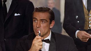James Bond dejó de fumar, pero sigue expuesto al humo de sus mujeres