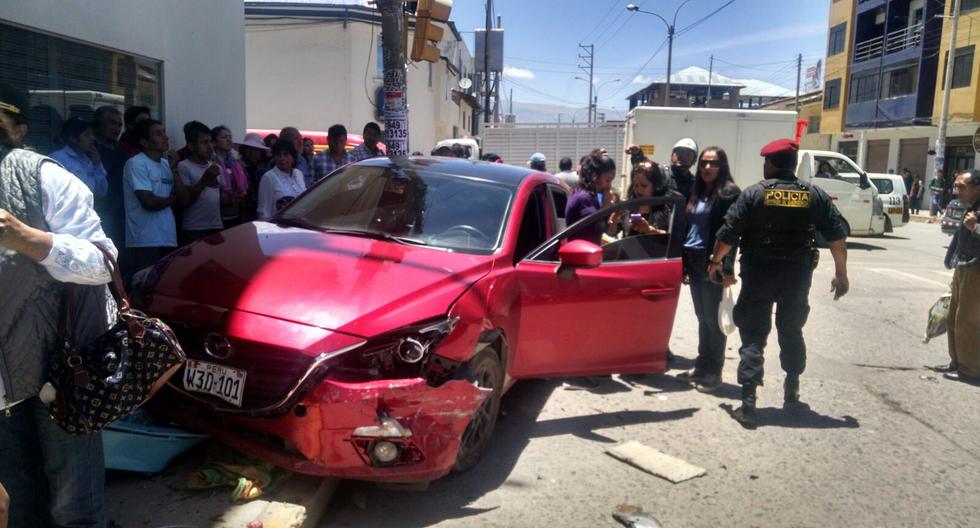 Huancayo Auto a excesiva velocidad provoca triple choque CIUDAD OJO