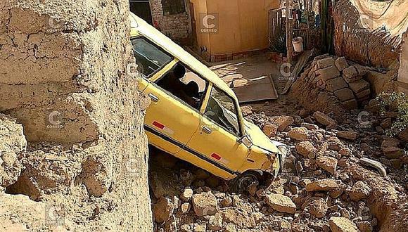 Moquegua: auto tumbó muro y cayó sobre vivienda [FOTOS]