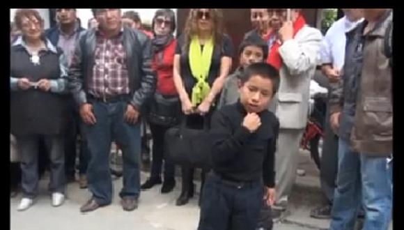 Niño de 10 años asombra al recitar poema de César Vallejo [VIDEO]