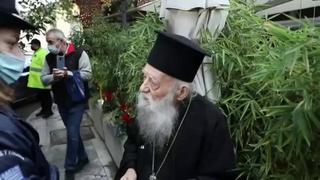 Anciano sacerdote ortodoxo grita al papa Francisco en su cara que es un “hereje” | VIDEO