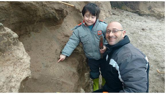 Facebook: Niño descubre restos fósiles que tienen 500.000 años [FOTOS]