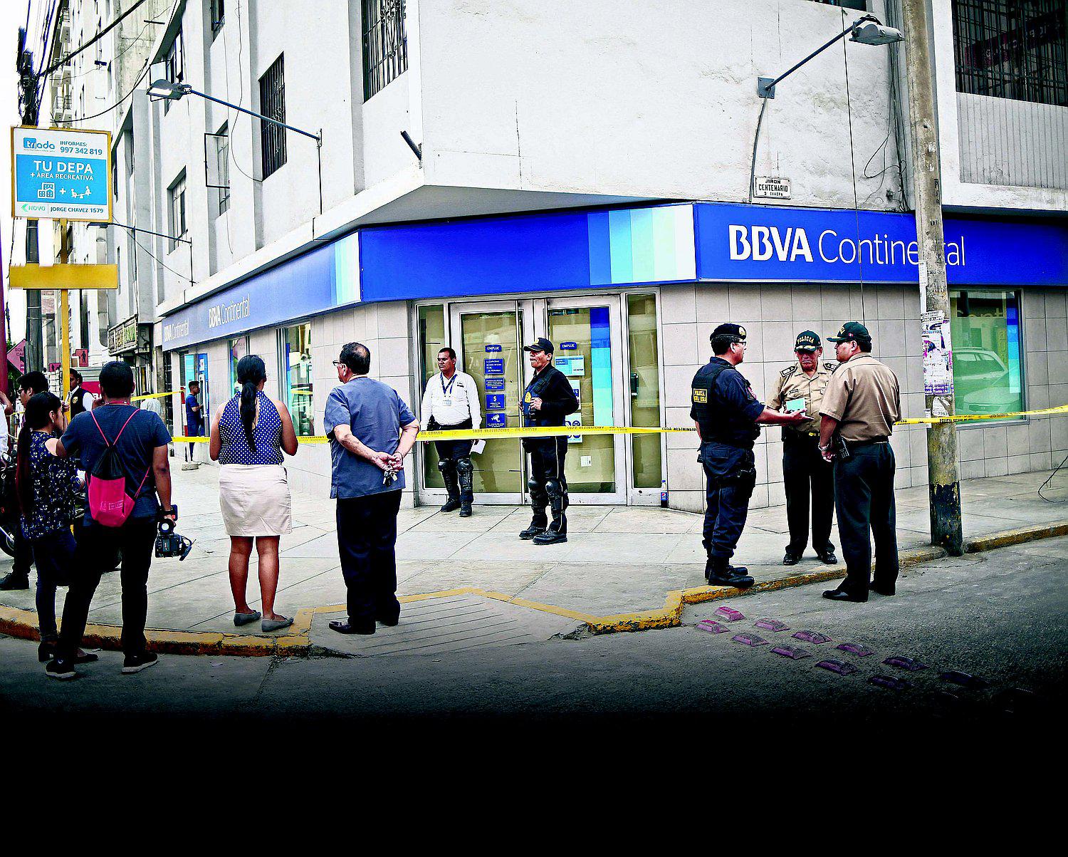 Breña: encapuchados asaltan banco en 40 segundos