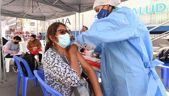 Sisol Salud, entidad de la Municipalidad Metropolitana de Lima (MML), ha implementado puntos fijos e itinerantes de vacunación contra el coronavirus (COVID-19) en diversos puntos de la capital.