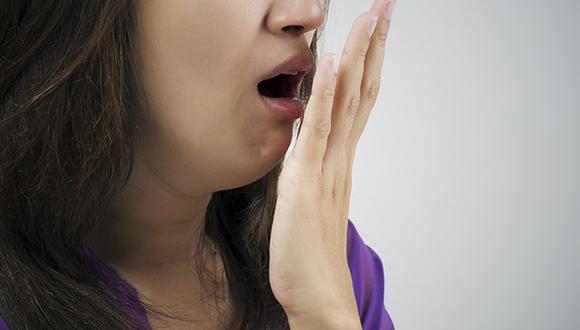 La halitosis, más conocida como mal aliento, ese olor desagradable u ofensivo procedente de la cavidad bucal, tiene su origen en la boca en un 87%, un 41% cuando la lengua.(Foto: ThinkStock)