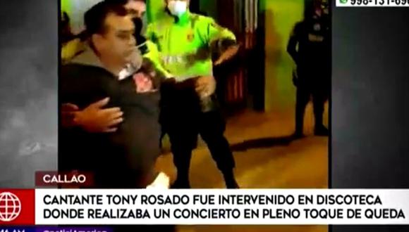 Tony Rosado fue intervenido por la policía tras ofrecer un concierto en pleno toque de queda. (Foto: Captura de TV)