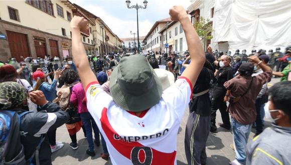 Cusco: Protesta por vacancia presidencial y Manuel Merino acabó en enfrentamiento a bombazos (Foto: Juan Sequeiros)