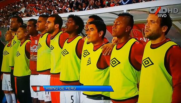 ¿Por qué la selección peruana se abraza al cantar el Himno Nacional? Aquí la respuesta