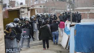 Ventanilla: policía desaloja a familias que invadieron terreno hace cuatro semanas | VIDEO 