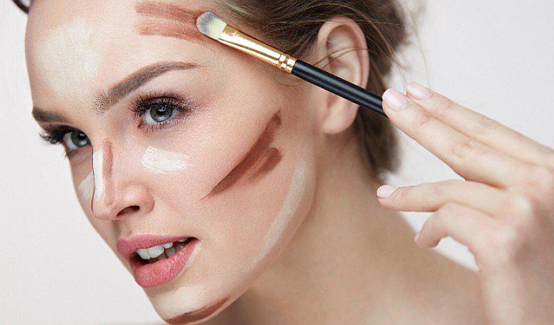 ¿Cómo adelgazar el rostro con maquillaje?