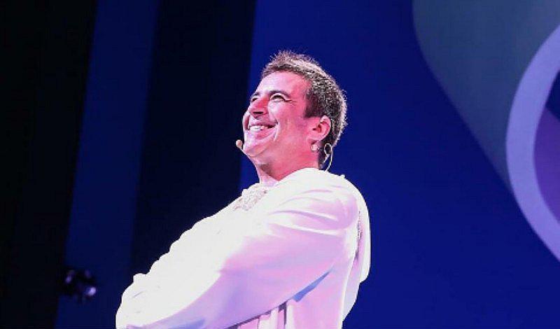 Carlos Carlín y  "Monchi" se encuentran