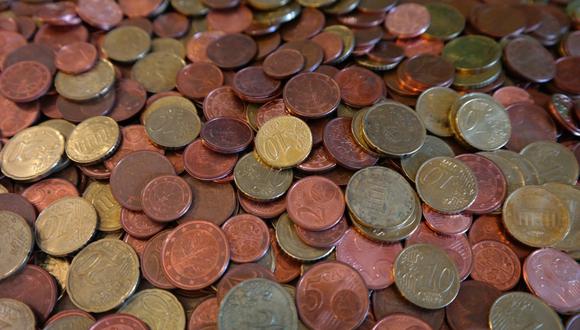 Recibe su último pago en un montón de monedas grasientas en la puerta de su casa. (Foto: Pixabay / Referencial)